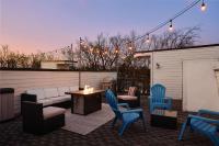 Rooftop, Karaoke & Game Garage In East Nashville - 10 Min to Nissan Stadium, Garage, Ping Pong, Karaoke, Axe Throwing, Shuffleboard, 10 Mins to Broadway, 5 Mins to Five Points, Perfect for Bachelors or Bachelorettes, 24 Hr Hospitality - B&B Nashville