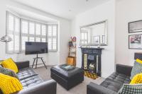 Spacious 2BDR 2BA near Shepherds Bush Oasis - B&B London