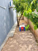 Katerina family holiday house by the airport - B&B Loutsa