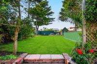 Sobo House, Southbourne Beach, Bournemouth Sleeps 12, with hot tub - B&B Bournemouth