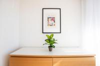 Urban Smart Living with balcony near Basel SBB & City Center - Special PICCO PICASSO 52 Apartment, up to 4 guests - B&B Basel