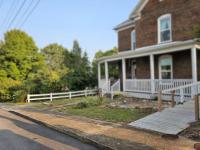 Brickhaven: Bristol's Landmark 1880s Brick Home - B&B Bristol