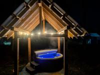 Cabin on family farm w hot tub - Ferienwohnung Powell River