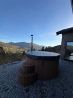 Hytte i flott natur og nær breen - B&B Hafslo