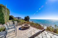 Gorgeous oceanfront estate with amazing views & hot tub - steps to quiet beach - B&B Brookings