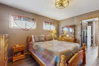 Cozy Lake Front Cabin Sleeps 4 Dock Play Yard - Bed and Breakfast Dandridge