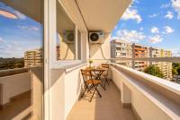 Modern Apartment with Balcony & Free Parking - B&B Bratislava