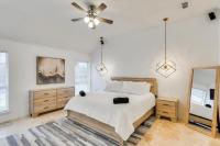 Impressive 5BR 3,5BA Holiday Home with Pool, Game Room & Cinema Room - Bed and Breakfast Irving