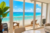 Queen Bed in Beachfront Apartment Condado San Juan - B&B San Juan