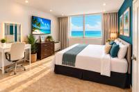 Queen Bed in Beachfront Apartment Condado San Juan - B&B San Juan