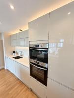 The Altolusso - Luxury 1bd, sleeps 4, free parking, holiday and contractors - B&B Cardiff