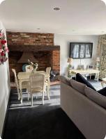 FLAT 4, Meadow view - B&B Hurst