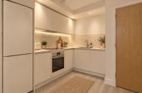 Modern 1 Bed Haven Balcony Terrace E16 - B&B London