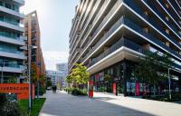 Modern 1 Bed Haven Balcony Terrace E16 - B&B London