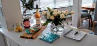 The Sun, Whales & Waves - Seafront Apartment - Bed and Breakfast Hermanus
