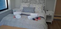 The Sun, Whales & Waves - Seafront Apartment - Bed and Breakfast Hermanus