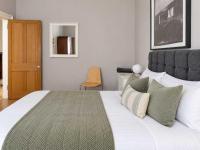 BnBNova - 3BR - Old Town - Castle & The Meadows - Bed and Breakfast Edinburgh