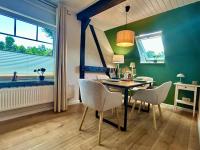 Stilvolle 3-Zi-Wohnung, ruhig, Parkplatz, Wlan, Kiel - B&B Kiel