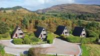 1 Bedroom Cabin with Mountain & Loch Views - Quiet Location between Glencoe & Ben Nevis - B&B Corran