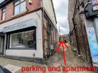 3 bedroom Modern Apartment With Parking - B&B Stoke-on-Trent