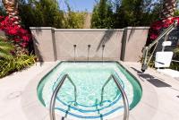 Resort-Style 2bed Condo 3 Miles to Disney - B&B Fullerton