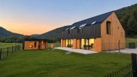 SPAnie w Modrzewiowej Stodole apartamenty - Chambres d'hôtes Krośnica