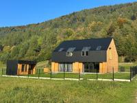 SPAnie w Modrzewiowej Stodole apartamenty - Chambres d'hôtes Krośnica