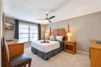 Stunning Home w Heated Saltwater Pool & Pond View - Bed and Breakfast Tampa