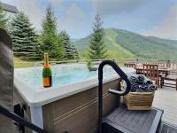SlopeSide Chalet- Ski to and from your home! - B&B Killington