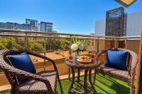 Family Apartment with Balcony by Royal Rentals - Bed and Breakfast Tasjkent
