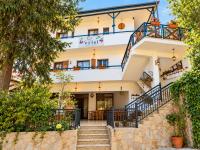 Vrisi Guest House - B&B Pedoulás