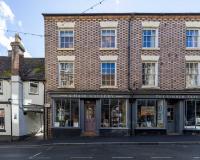 Charming 3 Bedroom High St Apartment - Ferienwohnung Much Wenlock