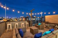 NEW Luxe 4BR 12 Beds - RoofDeck Views - Chefs Kitchen - B&B Nashville