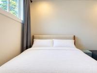Private entry stay with ensuite & parking - Ferienwohnung Richmond