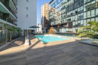 Chic Studio Retreat Steps from Costanera Center - B&B Santiago