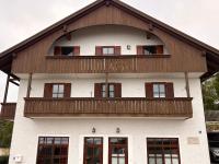 Ferienwohnung am Chiemsee mit traumhaftem Seeblick, Balkon und Garage - Ferienwohnung Gstadt am Chiemsee
