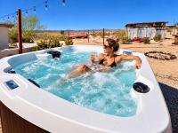 Desert escape with a SPA, Art studio & Trailer ! - B&B Sunfair Heights