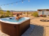 Desert escape with a SPA, Art studio & Trailer ! - B&B Sunfair Heights