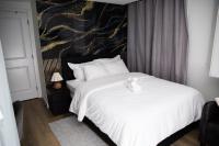 Tranquil Getaway Studio Private Bath & Wet Bar - B&B Edmonton