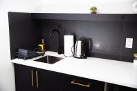 Tranquil Getaway Studio Private Bath & Wet Bar - B&B Edmonton