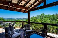 Riverfront Family Home with Game room and Water Activities - B&B Canyon Lake