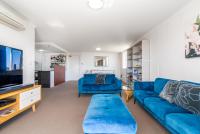 Spacious and Cosy Apt with Great Views in Braddon - Hosted by CanStay - Bed and Breakfast Canberra