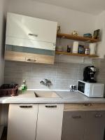 Bright & Quiet 2-Bedroom Flat - Ferienwohnung Sathmar