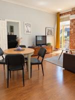 Maironis - Spacious Apartment in the Heart of Kaunas - B&B Kaunas