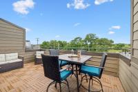 Spacious 3-Story Townhome w Rooftop & City Views - B&B Nashville