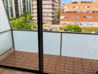 Spacious Apartment in Terrassa with Shared Pool, 85 m² - B&B Terrassa