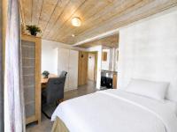 Habitación con cama grande 