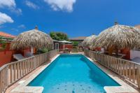 Moderne Studio Palm dichtbij de zee met zwembad - B&B Oranjestad