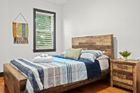 Unique Black Home in the Heart of Shelby Park - B&B Louisville