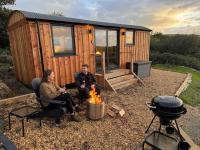 Shepherd Hut Penbryn - B&B Tresaith